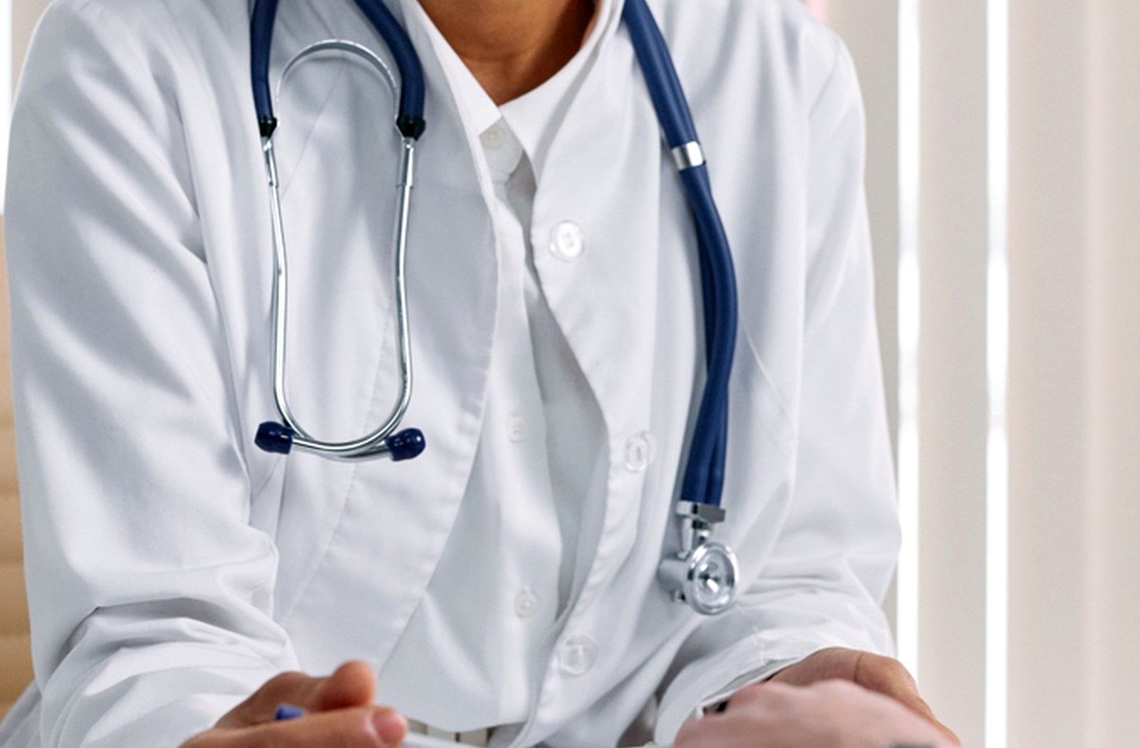 Revisión del historial clínico de un caso de cáncer de riñón